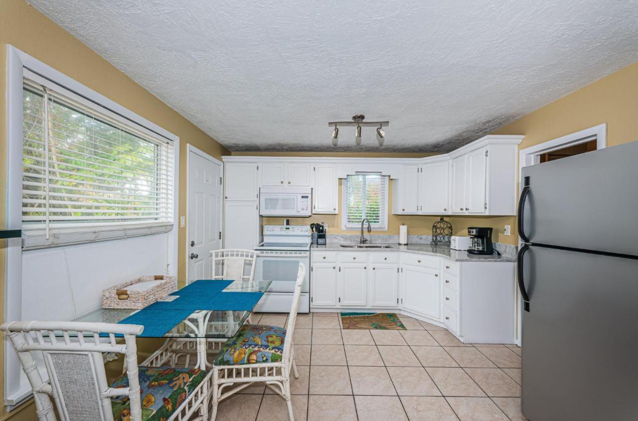 Sunset Beach Bungalow 1 St. Pete Beach Esterno foto